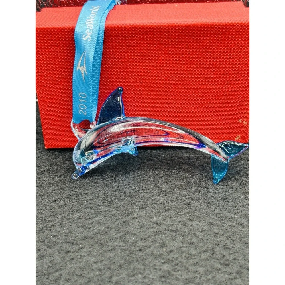 SeaWorld 2010  Blown Blue Swirl Glass Orca  Dolphin Ornament in box New
